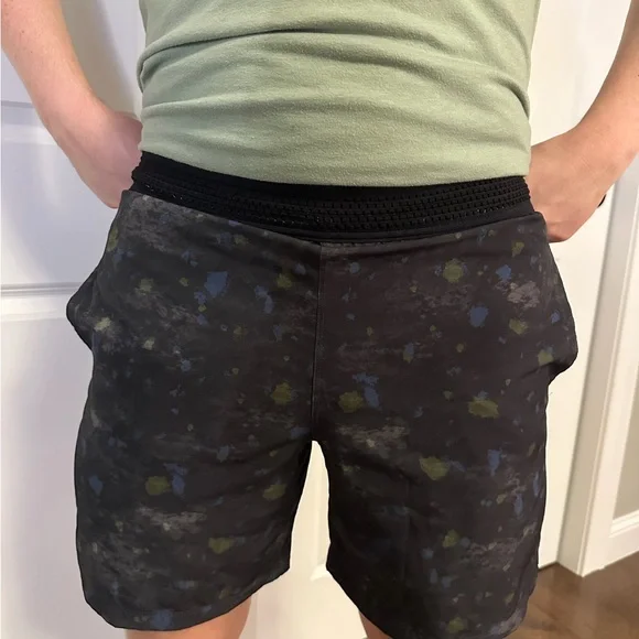 Fabletics Men’s Shorts - Picture 2 of 2